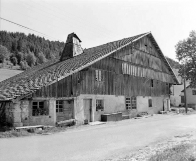 Façade antérieure vue de trois quarts gauche. © Région Bourgogne-Franche-Comté, Inventaire du patrimoine