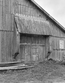 Ferme située au lieudit l'Etravers : porte de grange. © Région Bourgogne-Franche-Comté, Inventaire du patrimoine