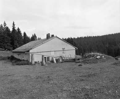 Façades postérieure et latérale gauche. © Région Bourgogne-Franche-Comté, Inventaire du patrimoine