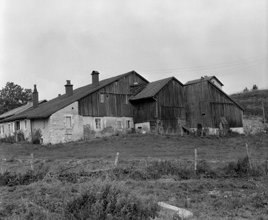 Ferme à Villedieu-les-Rochejean : façade antérieure et latérale droite. © Région Bourgogne-Franche-Comté, Inventaire du patrimoine