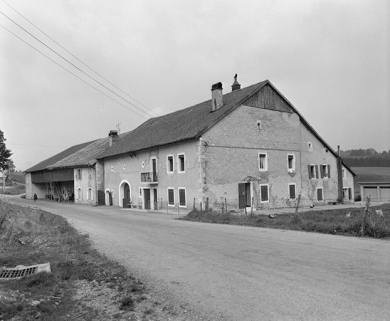 Fermes Villedieu-les-Rochejean : vue de trois quarts droit. © Région Bourgogne-Franche-Comté, Inventaire du patrimoine