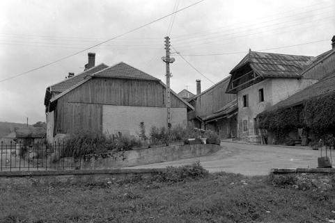 Fermes situées rue Saint-Jean. © Région Bourgogne-Franche-Comté, Inventaire du patrimoine