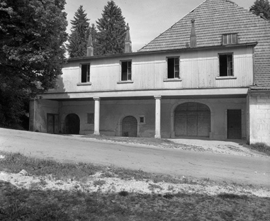 Les portes d'entrées sur le mur de croupe. © Région Bourgogne-Franche-Comté, Inventaire du patrimoine