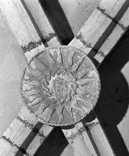 Clef de voûte, vaisseau gauche de la nef, 2e travée. © Région Bourgogne-Franche-Comté, Inventaire du patrimoine