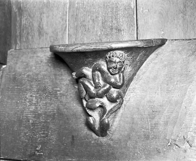 Miséricorde de la stalle haute sud n° 1. © Région Bourgogne-Franche-Comté, Inventaire du patrimoine