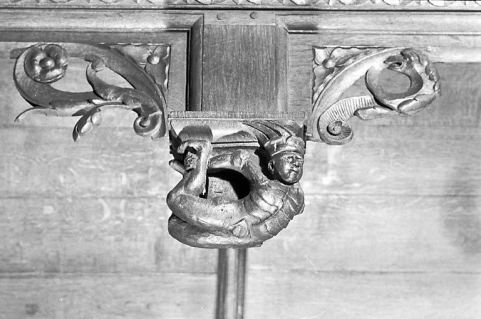 Statuette de la retombée n° 9 des stalles nord. © Région Bourgogne-Franche-Comté, Inventaire du patrimoine