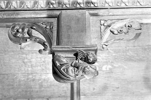 Statuette de la retombée n° 11 des stalles nord. © Région Bourgogne-Franche-Comté, Inventaire du patrimoine