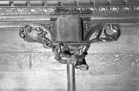 Statuette de la retombée n° 2 des stalles sud. © Région Bourgogne-Franche-Comté, Inventaire du patrimoine