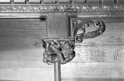 Statuette de la retombée n° 3 des stalles sud. © Région Bourgogne-Franche-Comté, Inventaire du patrimoine