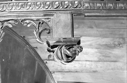 Statuette de la retombée n° 4 des stalles sud. © Région Bourgogne-Franche-Comté, Inventaire du patrimoine