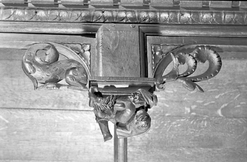 Statuette de la retombée n° 10 des stalles sud. © Région Bourgogne-Franche-Comté, Inventaire du patrimoine