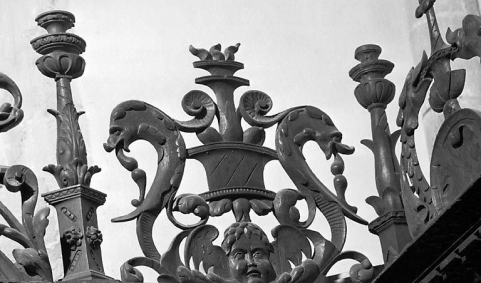 Couronnement n° 7 des stalles nord. © Région Bourgogne-Franche-Comté, Inventaire du patrimoine