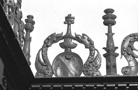 Couronnement n° 8 des stalles nord. © Région Bourgogne-Franche-Comté, Inventaire du patrimoine