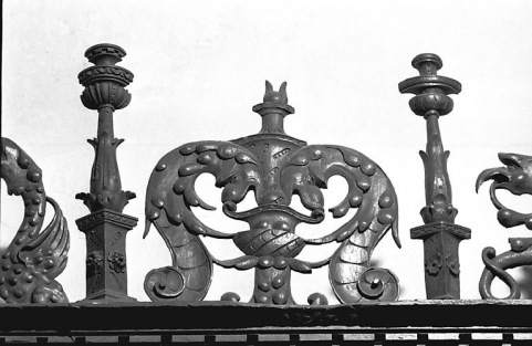 Couronnement n° 9 des stalles nord. © Région Bourgogne-Franche-Comté, Inventaire du patrimoine