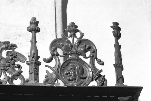 Couronnement n° 1 des stalles sud. © Région Bourgogne-Franche-Comté, Inventaire du patrimoine