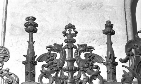 Couronnement n° 2 des stalles sud. © Région Bourgogne-Franche-Comté, Inventaire du patrimoine