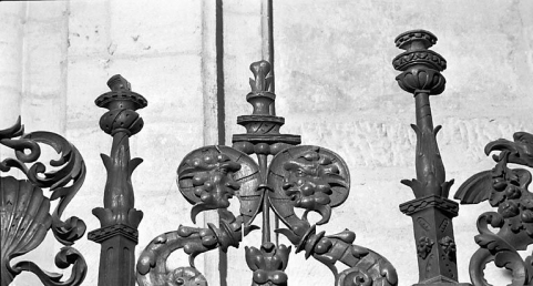 Couronnement n° 3 des stalles sud. © Région Bourgogne-Franche-Comté, Inventaire du patrimoine