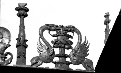 Couronnement n° 8 des stalles sud. © Région Bourgogne-Franche-Comté, Inventaire du patrimoine