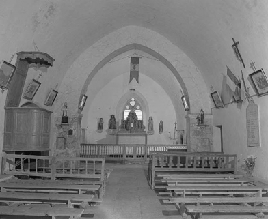 Intérieur : nef et choeur vus depuis l'entrée. © Région Bourgogne-Franche-Comté, Inventaire du patrimoine