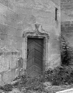 Détail de la tour-clocher : la porte conduisant à l'escalier. © Région Bourgogne-Franche-Comté, Inventaire du patrimoine