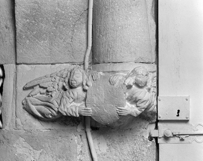 Intérieur : culot à droite de l'entrée de la chapelle. © Région Bourgogne-Franche-Comté, Inventaire du patrimoine