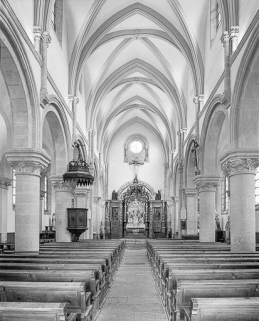 Intérieur : nef et choeur. © Région Bourgogne-Franche-Comté, Inventaire du patrimoine
