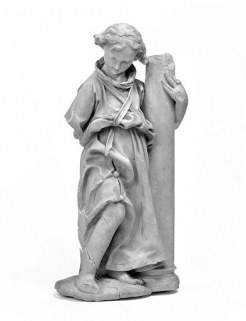 Ange à la colonne vu de trois quarts droit. © Région Bourgogne-Franche-Comté, Inventaire du patrimoine