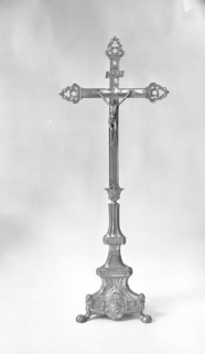 Vue générale de la croix d'autel. © Région Bourgogne-Franche-Comté, Inventaire du patrimoine