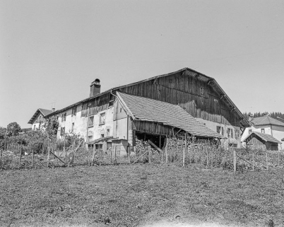 Ferme située à Chantegrue : façades postérieure et latérale gauche. © Région Bourgogne-Franche-Comté, Inventaire du patrimoine