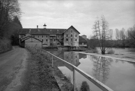 Vue d'ensemble de la papeterie en venant de Geneuille, de gauche à droite (A-D-E). © Région Bourgogne-Franche-Comté, Inventaire du patrimoine