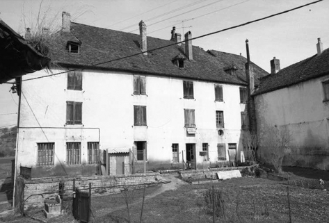Bureau et dispensaire. © Région Bourgogne-Franche-Comté, Inventaire du patrimoine Bureau et dispensaire. © Région Bourgogne-Franche-Comté, Inventaire du patrimoine