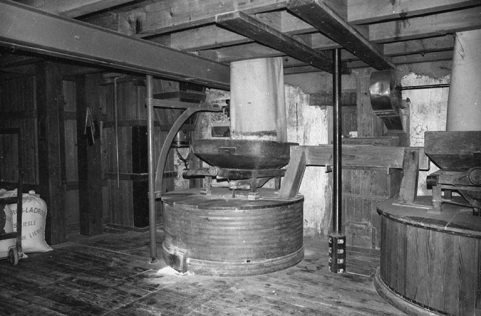 Vue intérieure : une meule. © Région Bourgogne-Franche-Comté, Inventaire du patrimoine