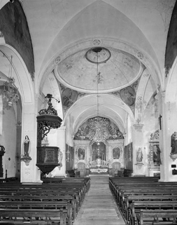 Vue de la nef et du choeur depuis l'entrée. © Région Bourgogne-Franche-Comté, Inventaire du patrimoine