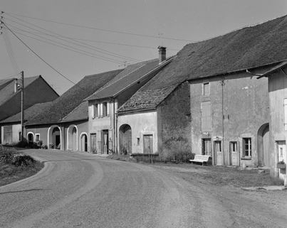 Fermes : façades sur rue. © Région Bourgogne-Franche-Comté, Inventaire du patrimoine