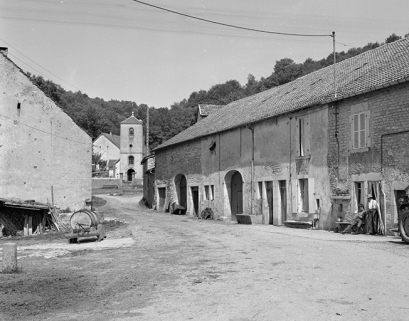 Fermes et église. © Région Bourgogne-Franche-Comté, Inventaire du patrimoine