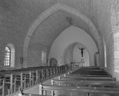 Intérieur : nef et choeur. © Région Bourgogne-Franche-Comté, Inventaire du patrimoine
