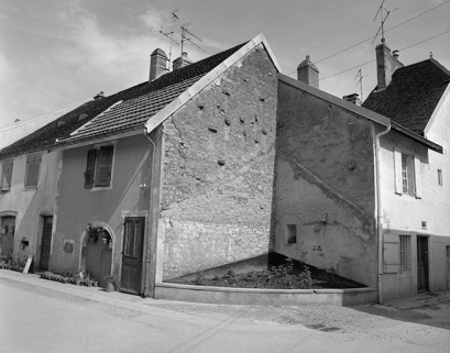 Façades antérieure et latérale droite. © Région Bourgogne-Franche-Comté, Inventaire du patrimoine