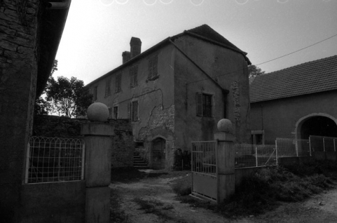 Maison d'habitation : façades antérieure et latérale droite. © Région Bourgogne-Franche-Comté, Inventaire du patrimoine