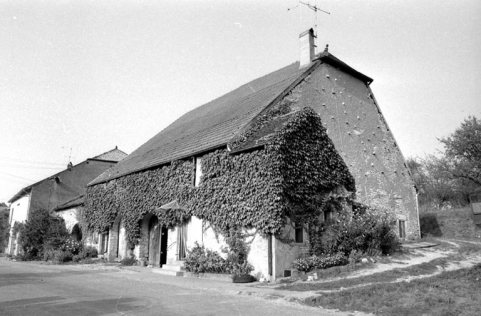 Façades antérieure et latérale droite. © Région Bourgogne-Franche-Comté, Inventaire du patrimoine