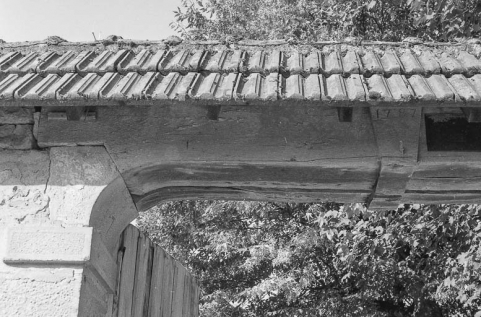 Détail de la date sur le portail d'entrée. © Région Bourgogne-Franche-Comté, Inventaire du patrimoine