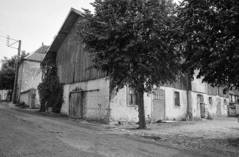 Les dépendances perpendiculaires à la rue. © Région Bourgogne-Franche-Comté, Inventaire du patrimoine