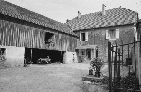 L'habitation : façade sur cour gauche. © Région Bourgogne-Franche-Comté, Inventaire du patrimoine