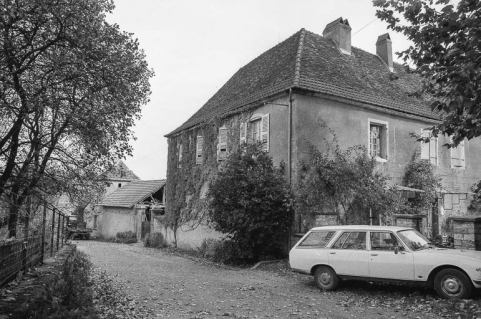 Façades latérale droite et postérieure. © Région Bourgogne-Franche-Comté, Inventaire du patrimoine