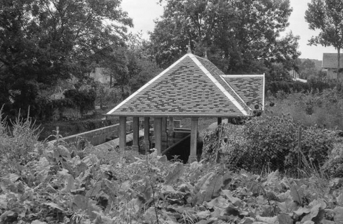 Façade latérale droite en 1979. © Région Bourgogne-Franche-Comté, Inventaire du patrimoine