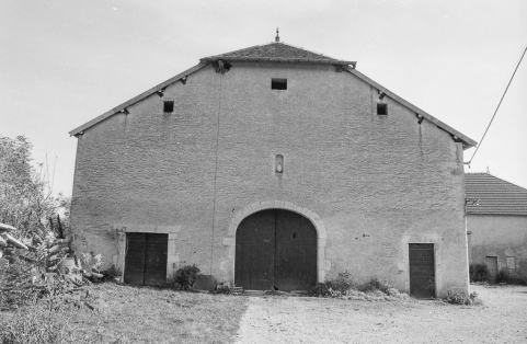 Ferme cadastrée 1960 A2 238, située rue des Prés : façade sur pignon de la partie agricole. © Région Bourgogne-Franche-Comté, Inventaire du patrimoine