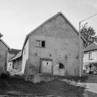 Ferme cadastrée 1960 A2 306, située rue de l'Impasse : façade latérale gauche. © Région Bourgogne-Franche-Comté, Inventaire du patrimoine