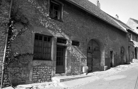 Façade antérieure vue de trois quarts gauche. © Région Bourgogne-Franche-Comté, Inventaire du patrimoine