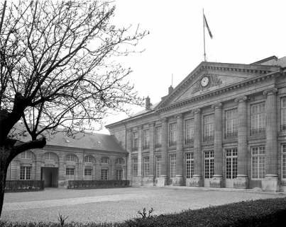 Façade antérieure, de trois quarts droit. © Région Franche-Comté, Inventaire du Patrimoine, ADAGP
