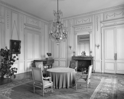 Intérieur : vue d'ensemble du salon d'audience. © Région Franche-Comté, Inventaire du Patrimoine, ADAGP