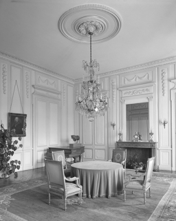 Intérieur, salon d'audience : vue d'angle. © Région Franche-Comté, Inventaire du Patrimoine, ADAGP